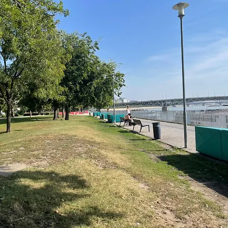 Hanna&rita In The Centre Lonyay 42a 3rd Floor In The Back Yard *
